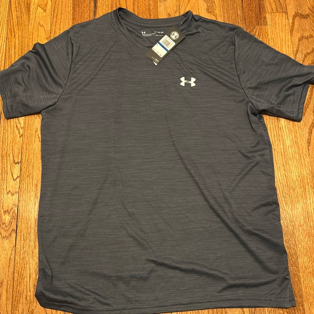 Men’s UA heat gear T-shirt, size XL